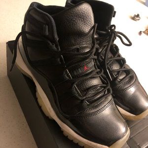 Jordan retro 11 black leather